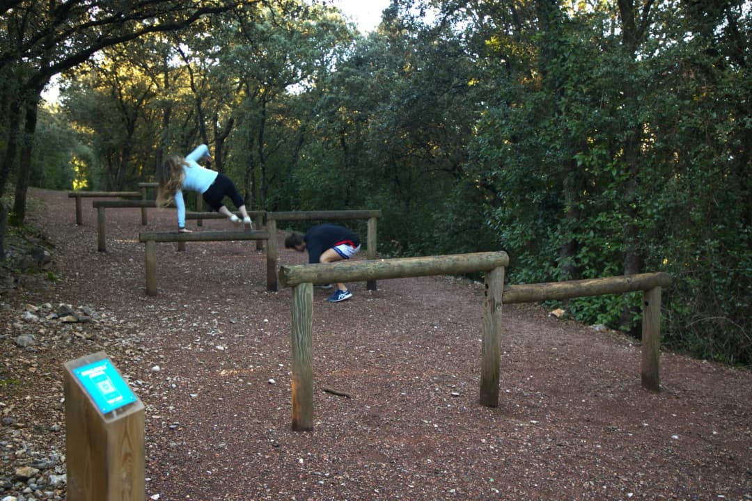 Duo effectuant le parcours santé Run&Smile à Saint-Privat-des-Vieux